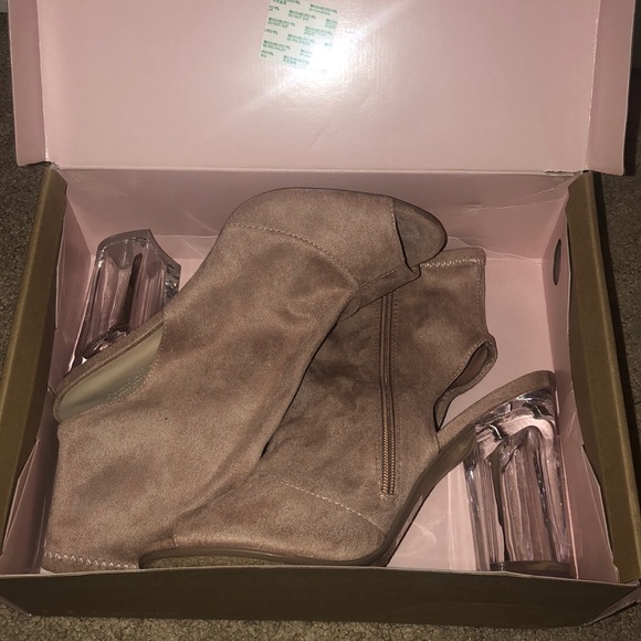 Heels - Picture 5 of 5